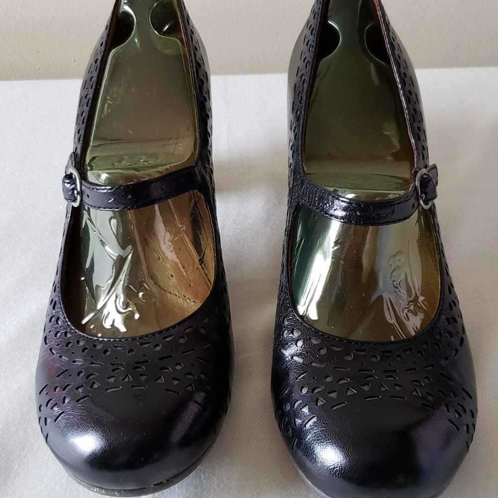 Naya Castalia Black Leather Mary Jane's
